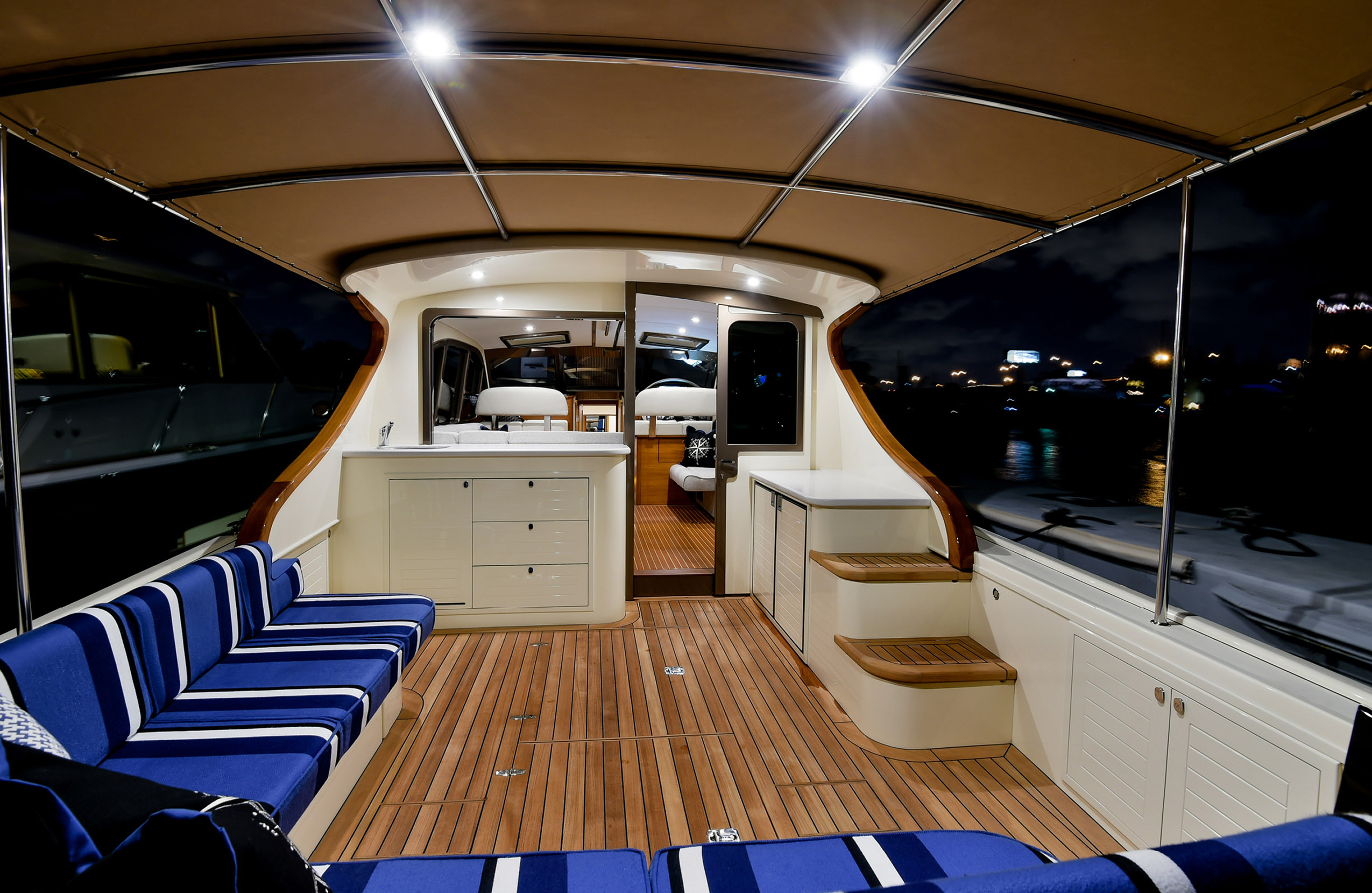 Palm Beach Motor Yachts PB50 interior